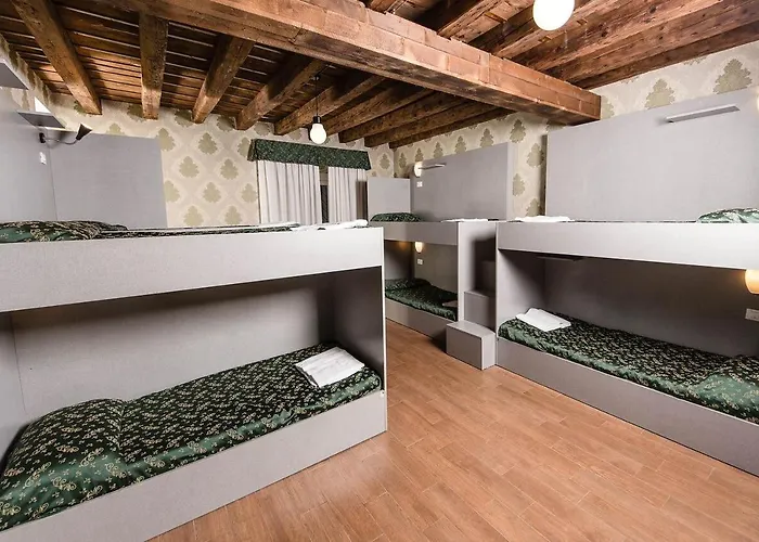 Beautiful Albergue Roma