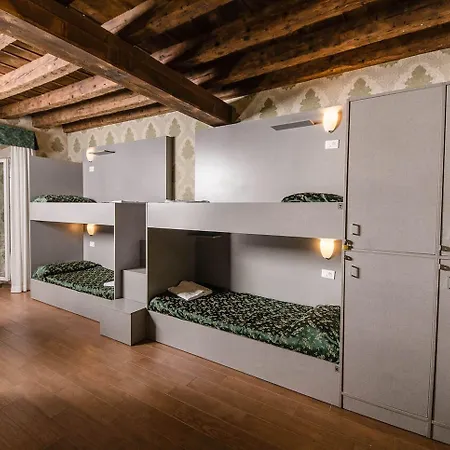 Beautiful Albergue Roma